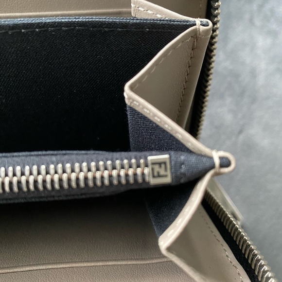 Fendi wallet - Picture 6 of 11